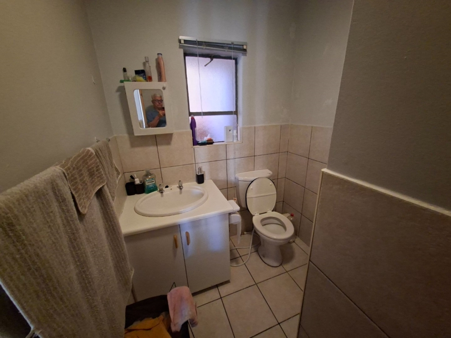 1 Bedroom Property for Sale in Kannoniers Park North West